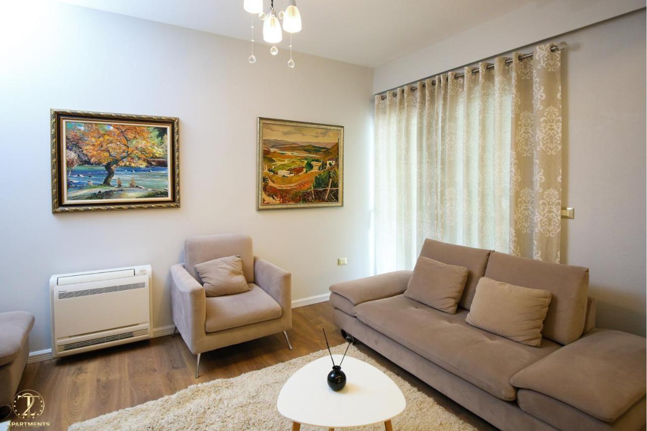 T2 City Apartments Vlore Bagian luar foto